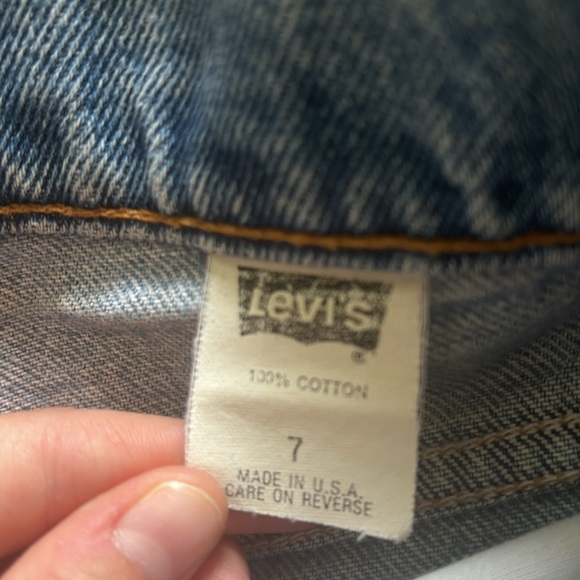 Levi’s 27 High-Waisted Jean Shorts - Picture 2 of 8